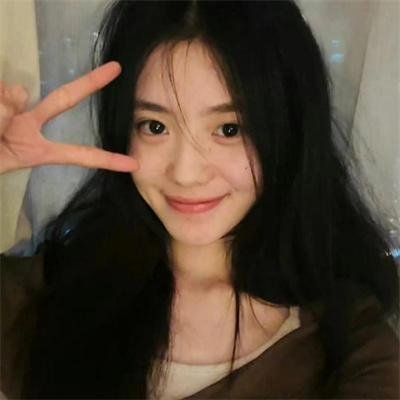 踉跄的女孩