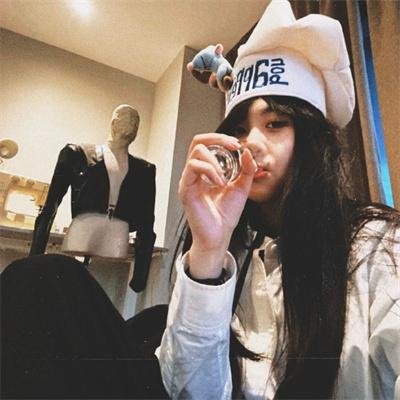 三个男人和一条美腿